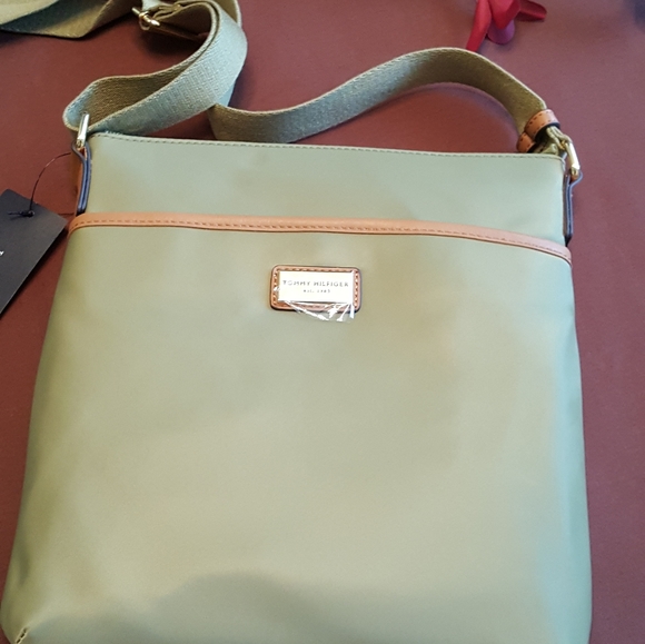 🔴SOLD🔴Tommy Hilfiger Nylon Green Purse - Picture 3 of 10